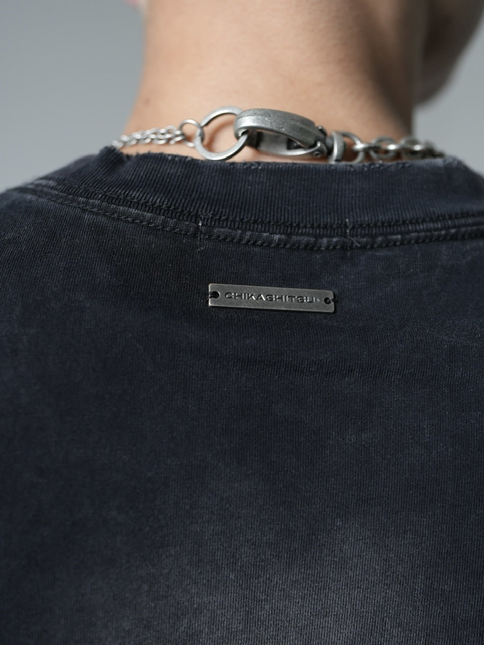 【CHIKASHITSU PLUS HIGH】Destroy skull cat T-shirt (black)