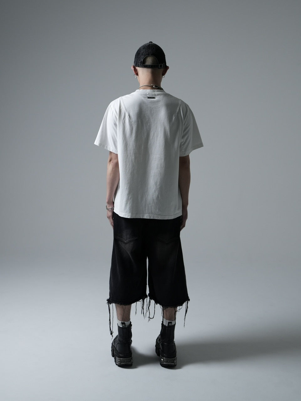 【CHIKASHITSU PLUS HIGH】Destroy skull cat T-shirt (white)