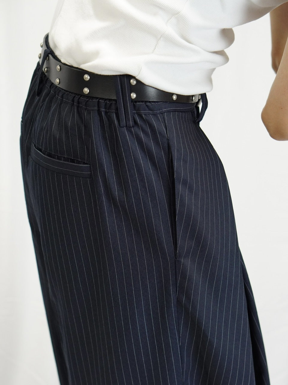 【CS】stripe cross tuck drape slacks (navy)