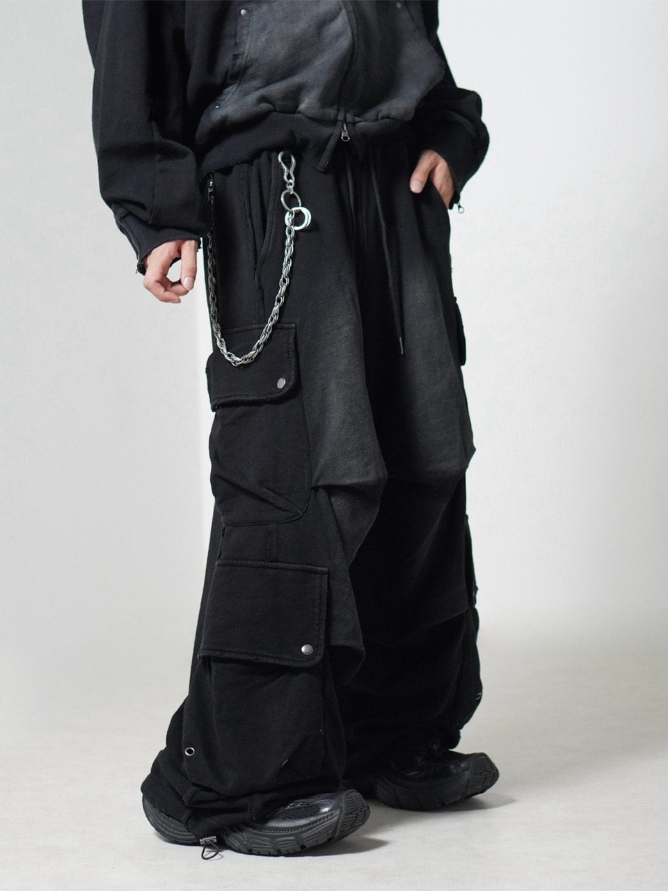 【CHIKASHITSU PLUS HIGH】4 pocket dirty wash sweat cargo pants (wash black) / 【チカシツプラスハイ】マルチポケットダーティーウォッシュスウェットカーゴパンツ