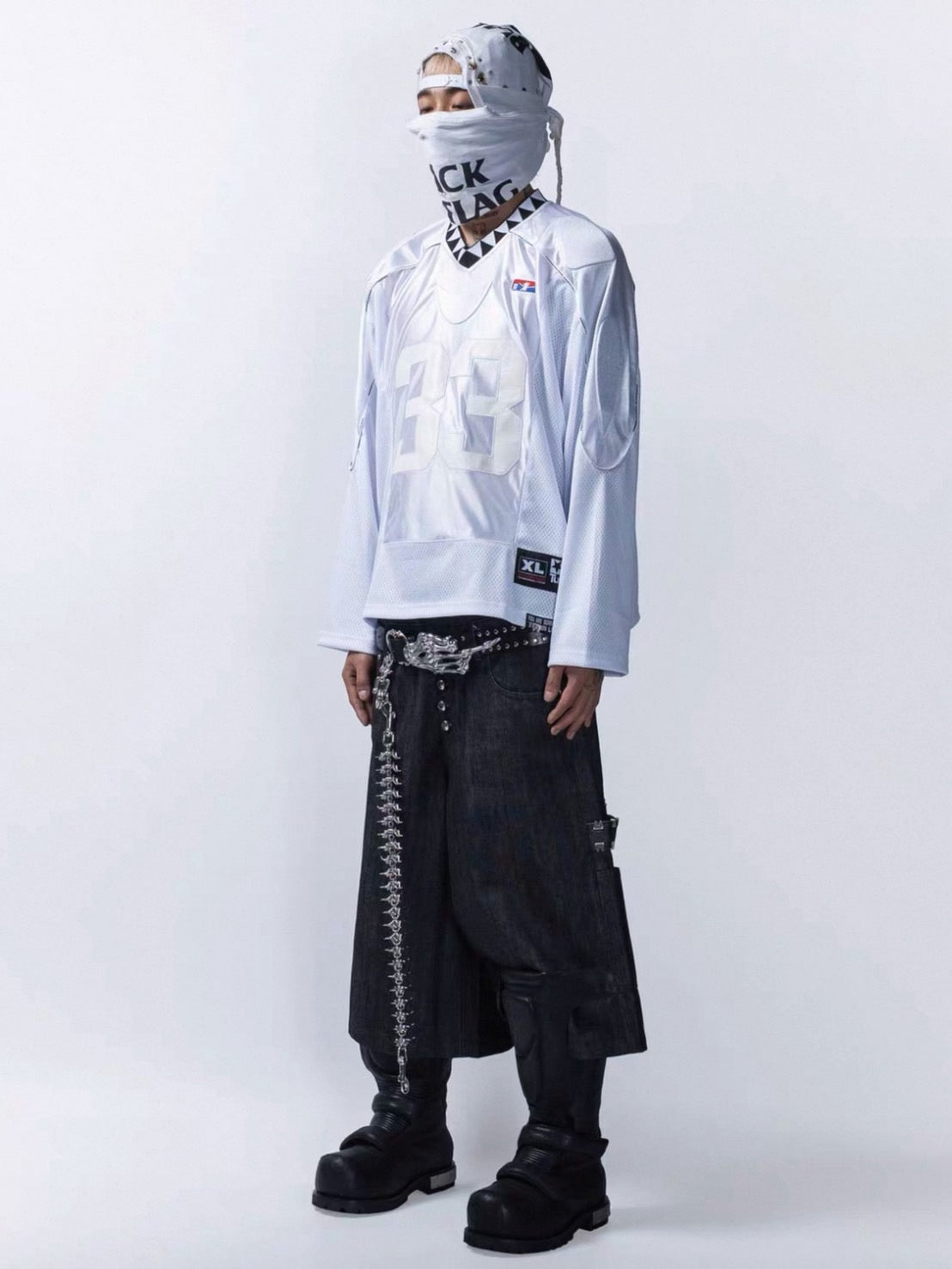 【F.V.V.O】33 Padded Shoulder V-Neck Jersey / 【フリーワールドオーダー(エフヴィーヴィーオー)】ナンバーデザイン長袖Tシャツ