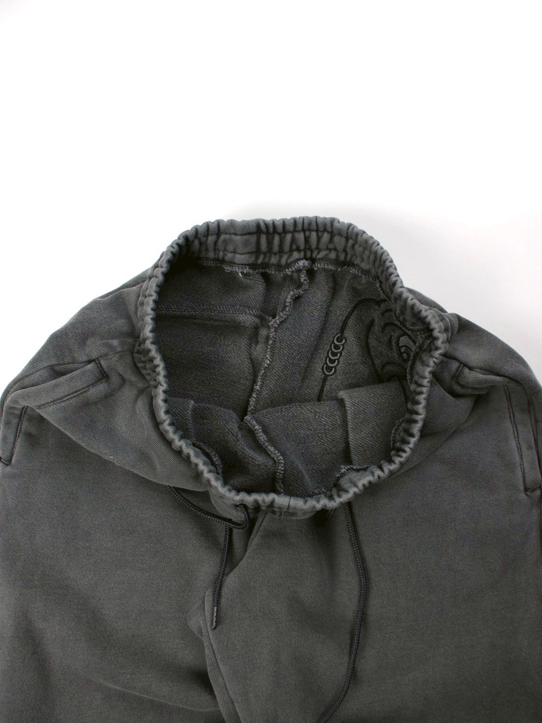 【GALFY】穴の向こうにわんちゃんスウェット