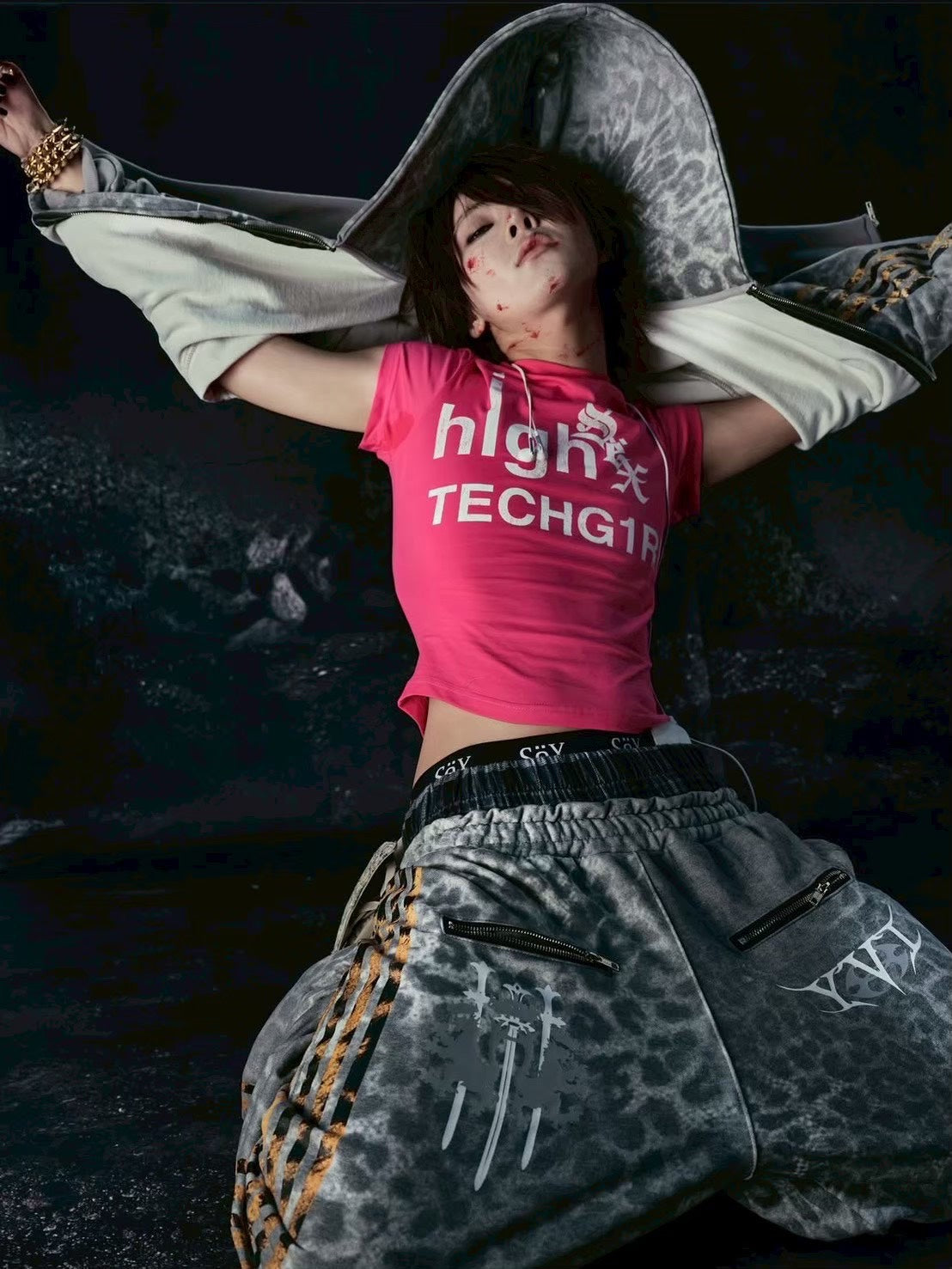 【Cozy world Wide】"BBY TECHG1RL" T SHIRT / 【コージーワールドワイド】ロゴグラフィックスリム半袖Tシャツ