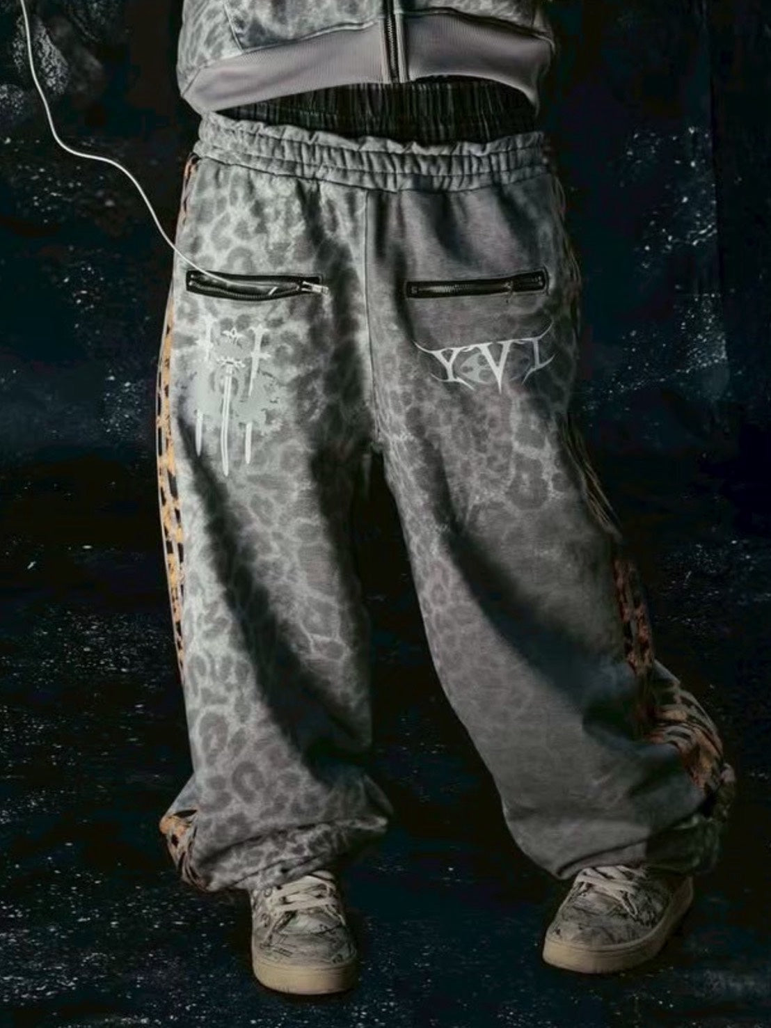 【Cozy world Wide】"25 LEOPARD" ROYAL PANTS / 【コージーワールドワイド】レオパードラインスウェットパンツ