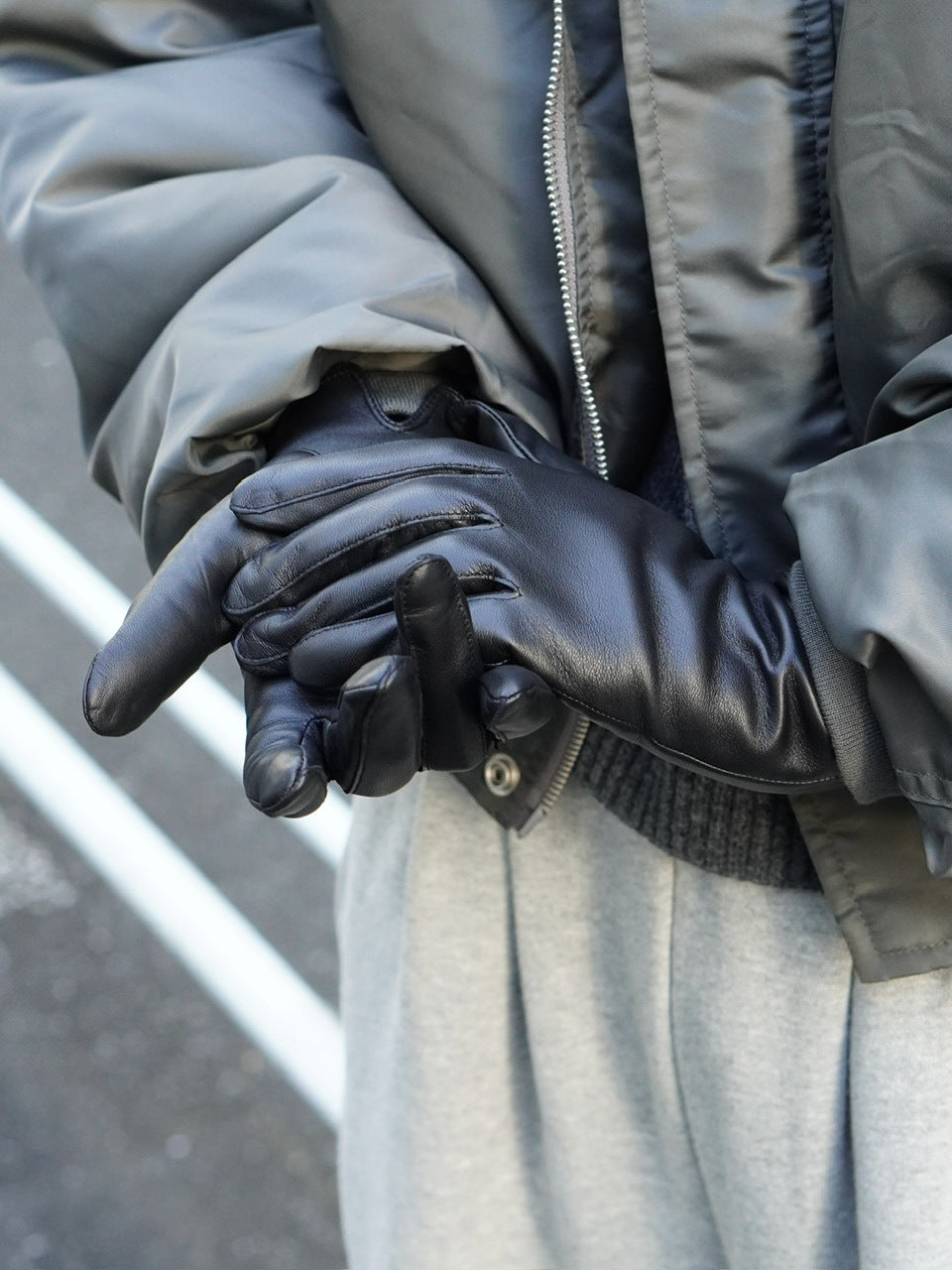 東京店WEB限定受注制受注制【Chikashitsu +】leather gloves (2color