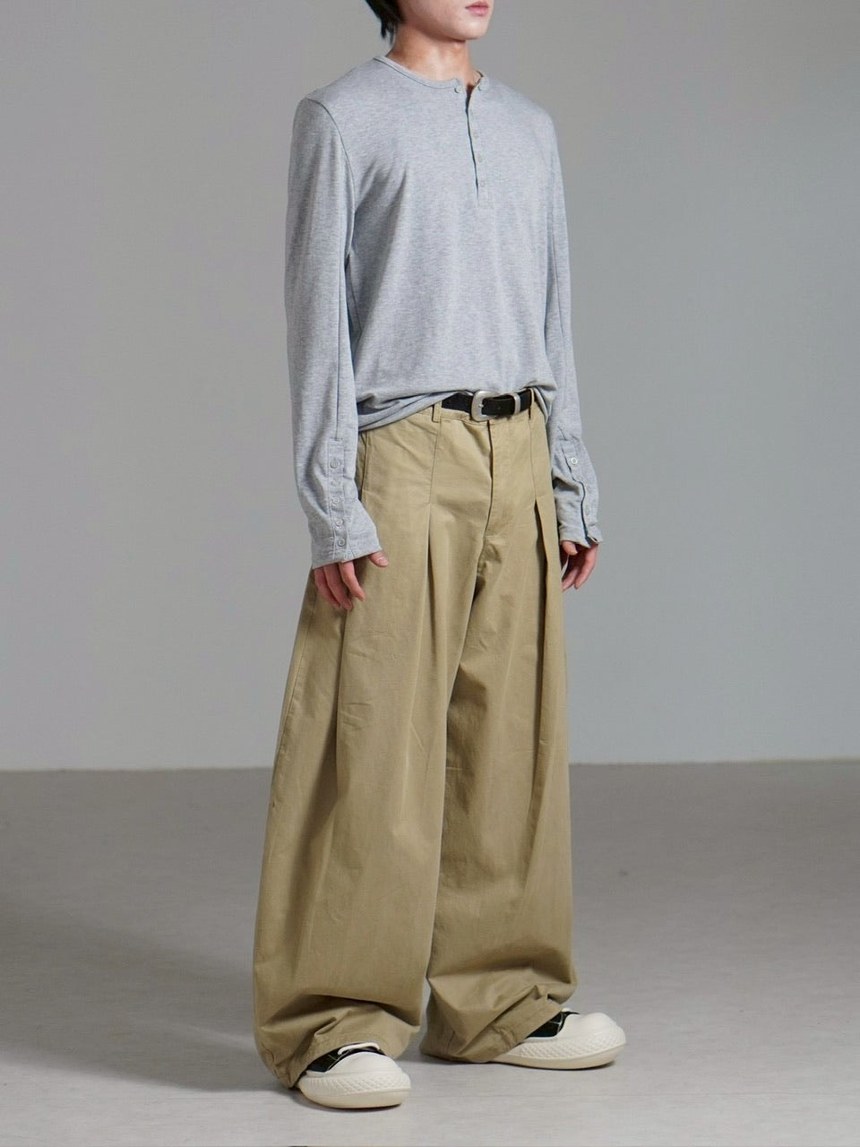 受注制【Chikashitsu +】pleats chino wide pants / 【チカシツプラス】プリーツチノワイドパンツ (2color)