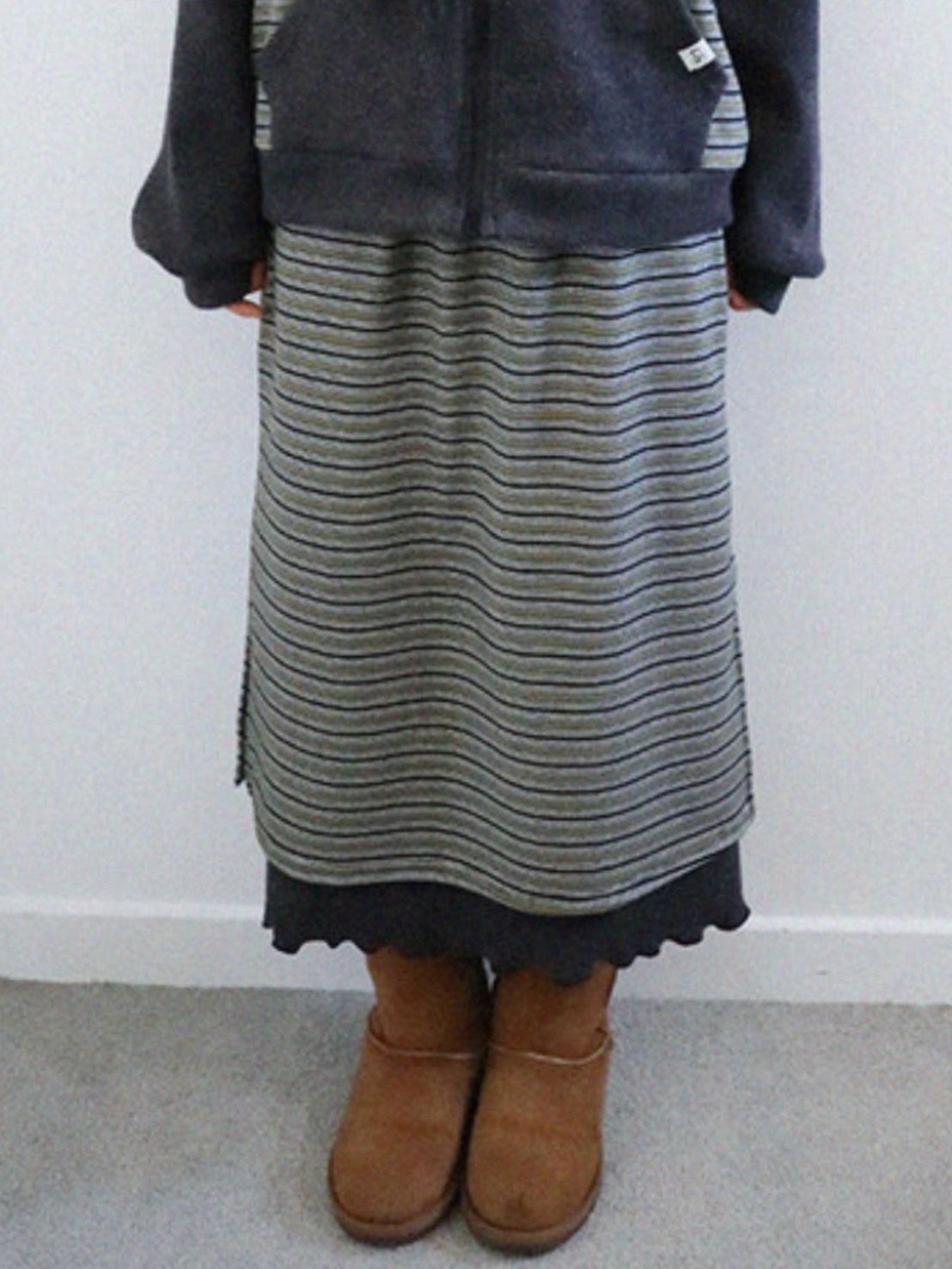 12/21 20:00 発売【Uglyshadow】STRIPED LAYERED SKIRT