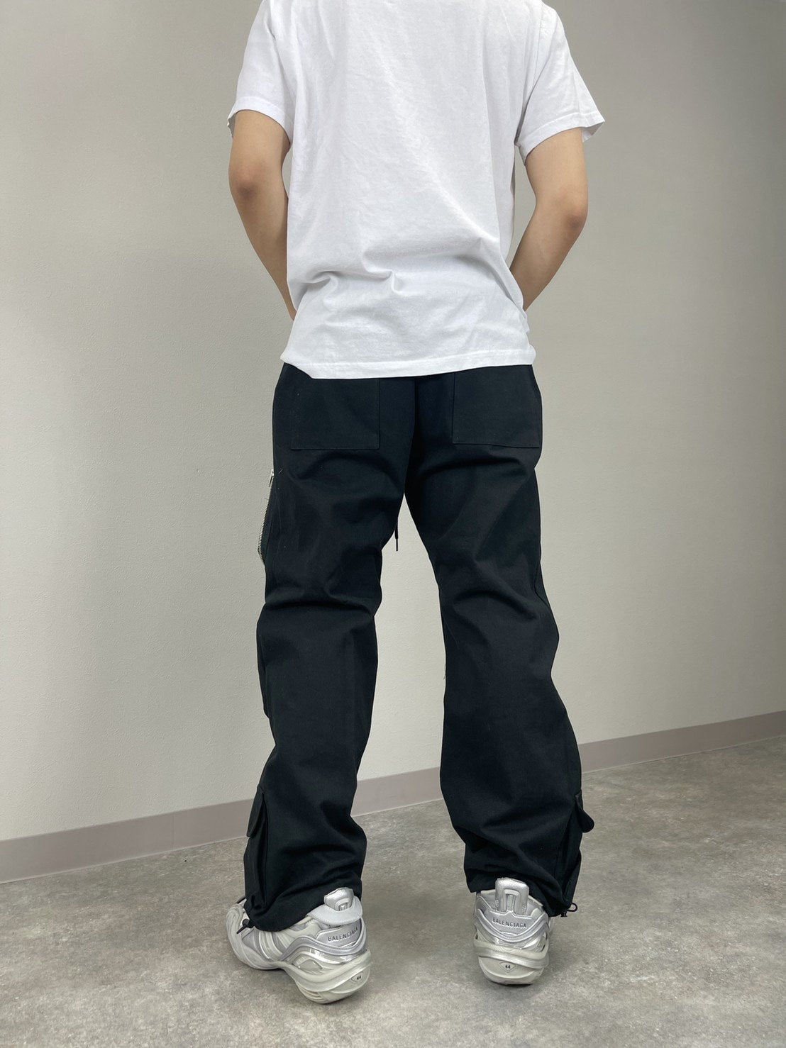 受注制【Chikashitsu +】front pocket design cargo pants (2color)