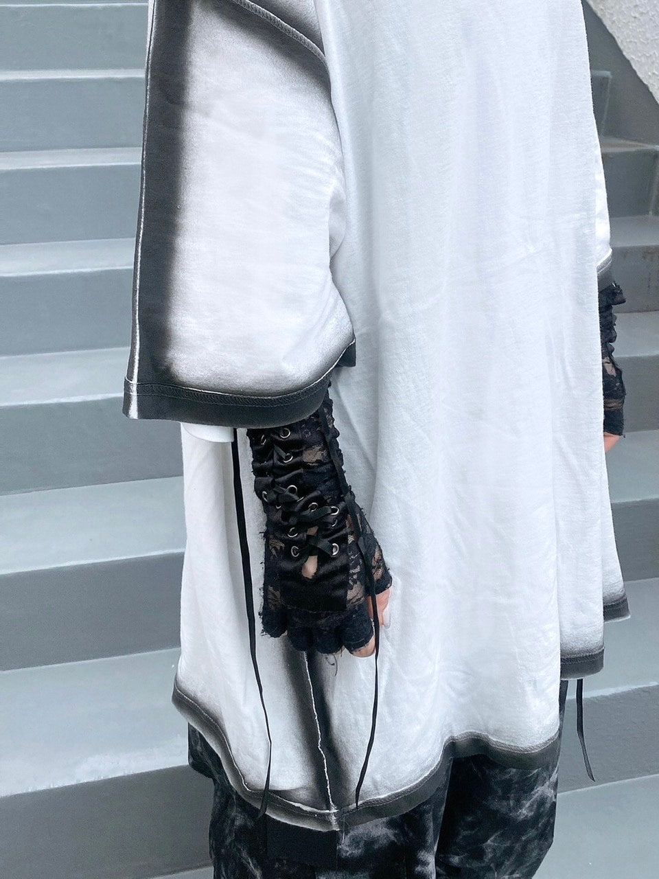 受注制【Never mind the XU】spray tee (2color)