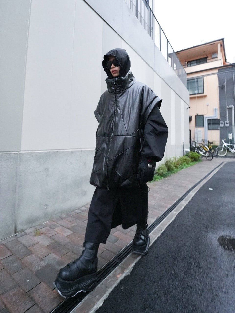 【DIG YOUR OWN GRAVE】star leather vest (2color)