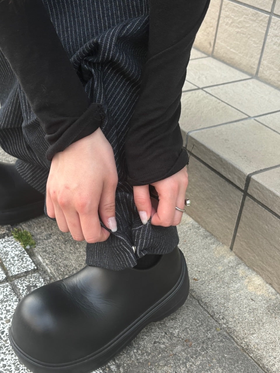 受注制【Chikashitsu +】snap button hickory stripe pants / 【チカシツプラス】スナップボタンヒッコリーストライプデニムパンツ