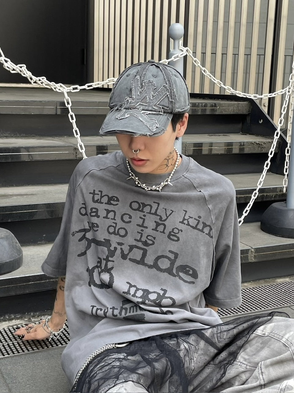 【Never mind the XU】washed design t-shirts (2color)