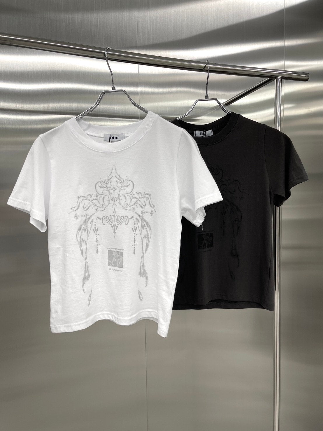 受注制【nmtc +】design graphic crop tee 2 (2color)