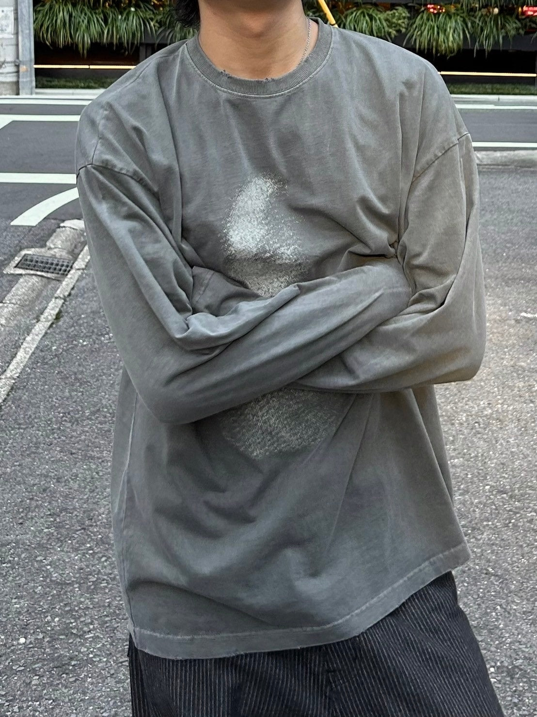 【Chikashitsu +】oversized shadow print damage long sleeve (2color) / 【チカシツプラス】オーバーサイズシャドウプリントダメージ長袖Tシャツ