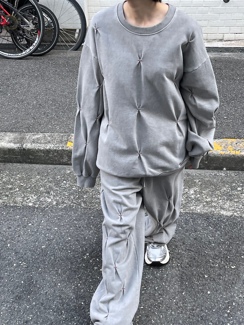 受注制【Chikashitsu +】stitch design sweat (3color)