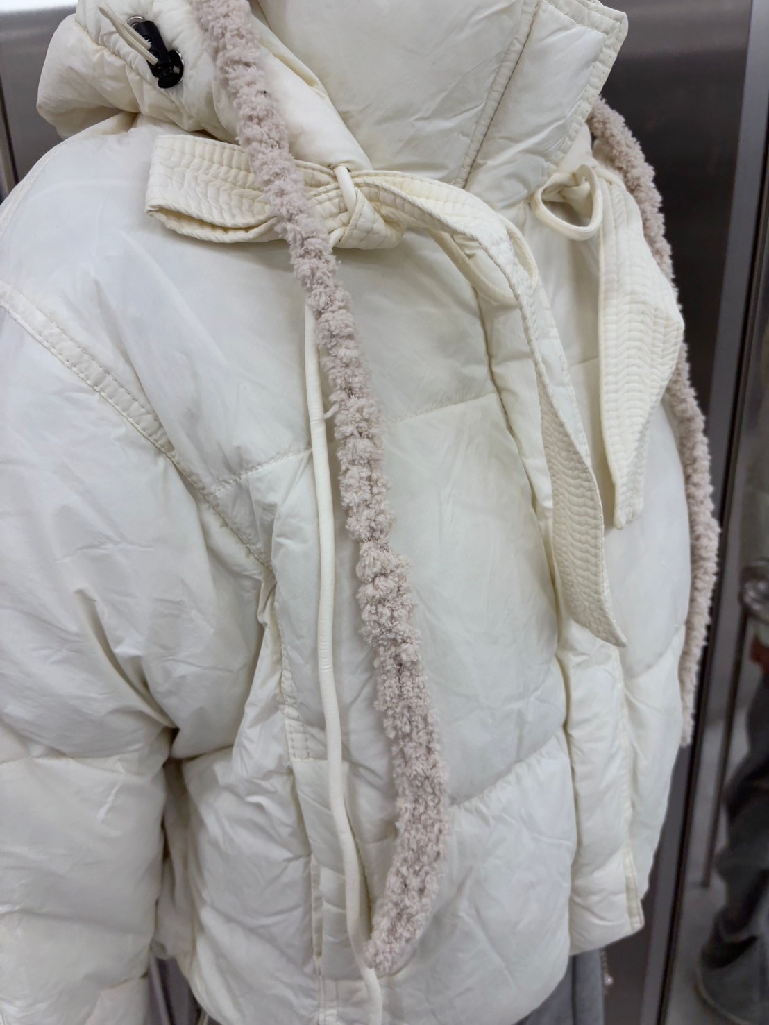 受注制【nmtc +】strap padding hood jacket (2color) / 【エヌエムティーシープラス】ストラップパディングフード長袖ダウンジャケット