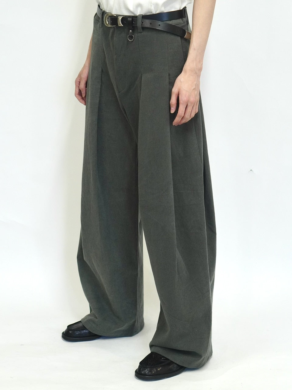 東京店WEB限定受注制【Chikashitsu +】deep tuck cotton wide slacks (3color)