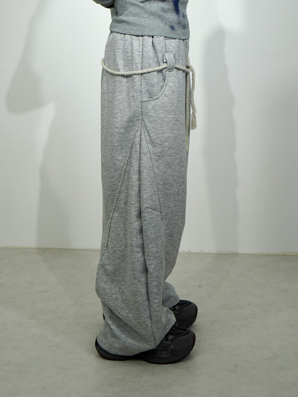 【Nerd out XU】waist rope loose sweat pants (2color) / 【ナードアウトエックスユー】ウエストロープルーズスウェットパンツ