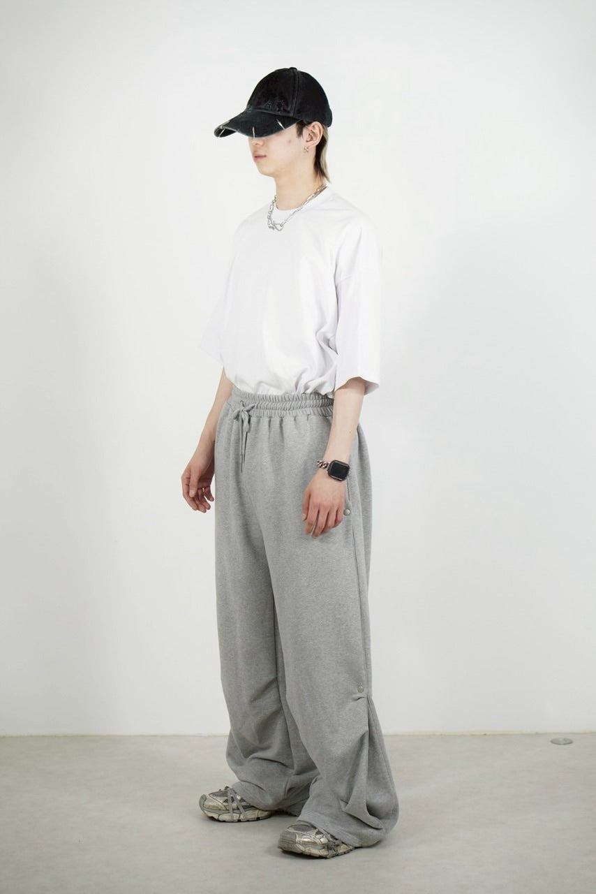 受注制【Chikashitsu +】side snap button sweat pants (2color)