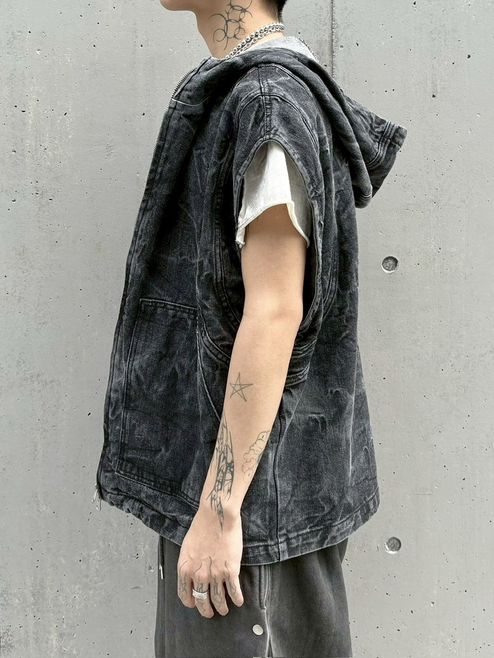 受注制【Never mind the XU】denim hood vest