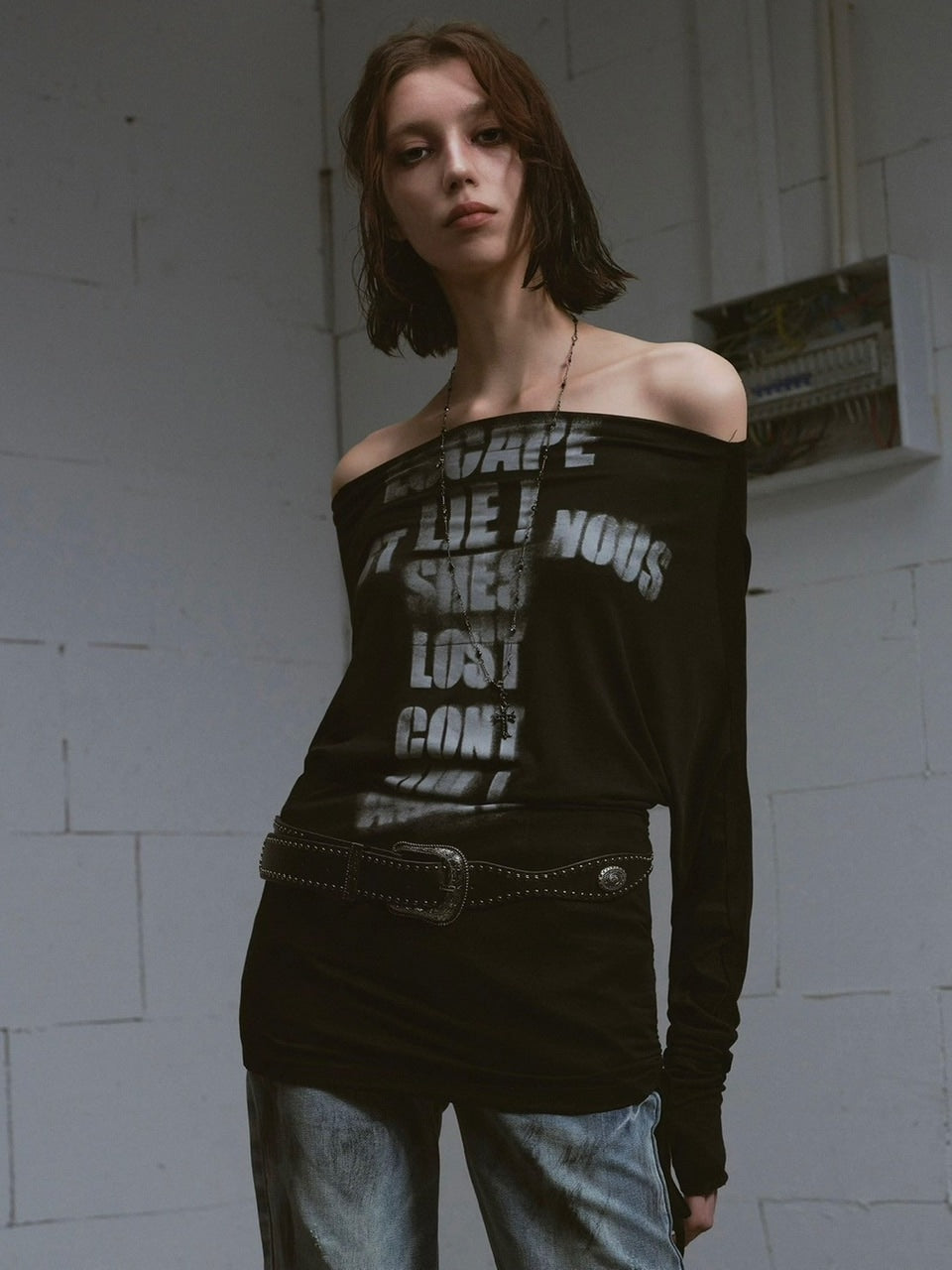 【Cest Nous】Doodle-printed batwing sleeve top / 【セヌー】オフショルダープリント長袖トップス