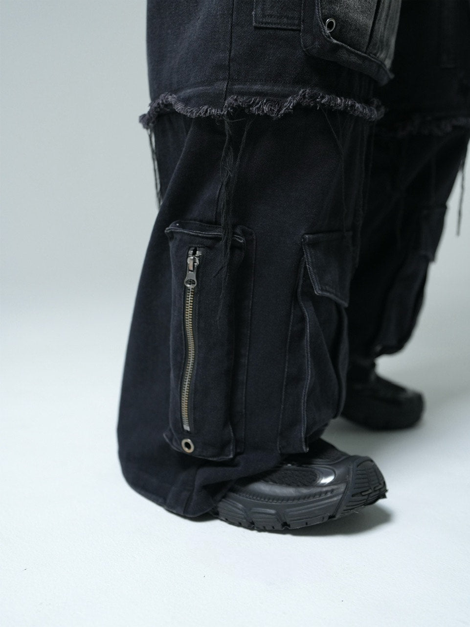 【CHIKASHITSU PLUS HIGH】Layered zip cargo denim pants