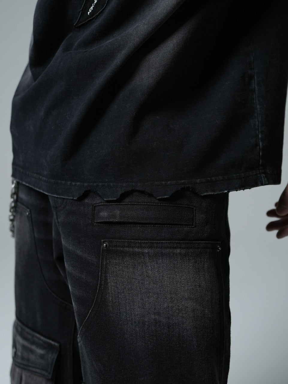 【CHIKASHITSU PLUS HIGH】Destroy skull cat T-shirt (black)