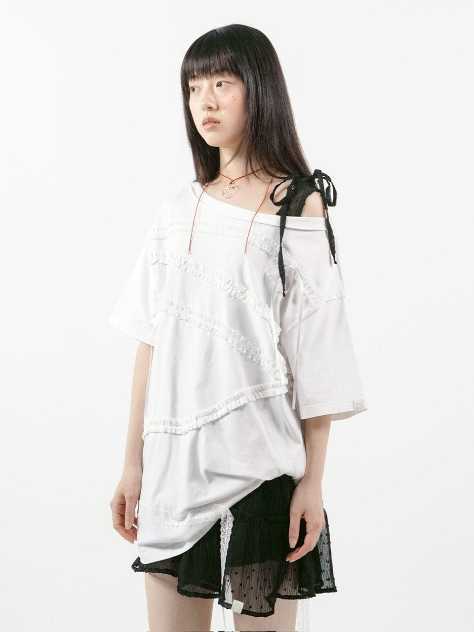 【TUOMIO】LACE STRAP OVERSIZED T-SHIRT / 【トゥオミオ】レースストラップオーバーサイズ半袖Tシャツ