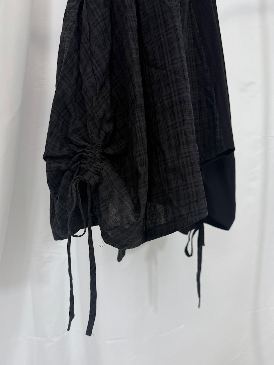 国際配送【Nerd out XU】docking ribbon check asymmetry skirt