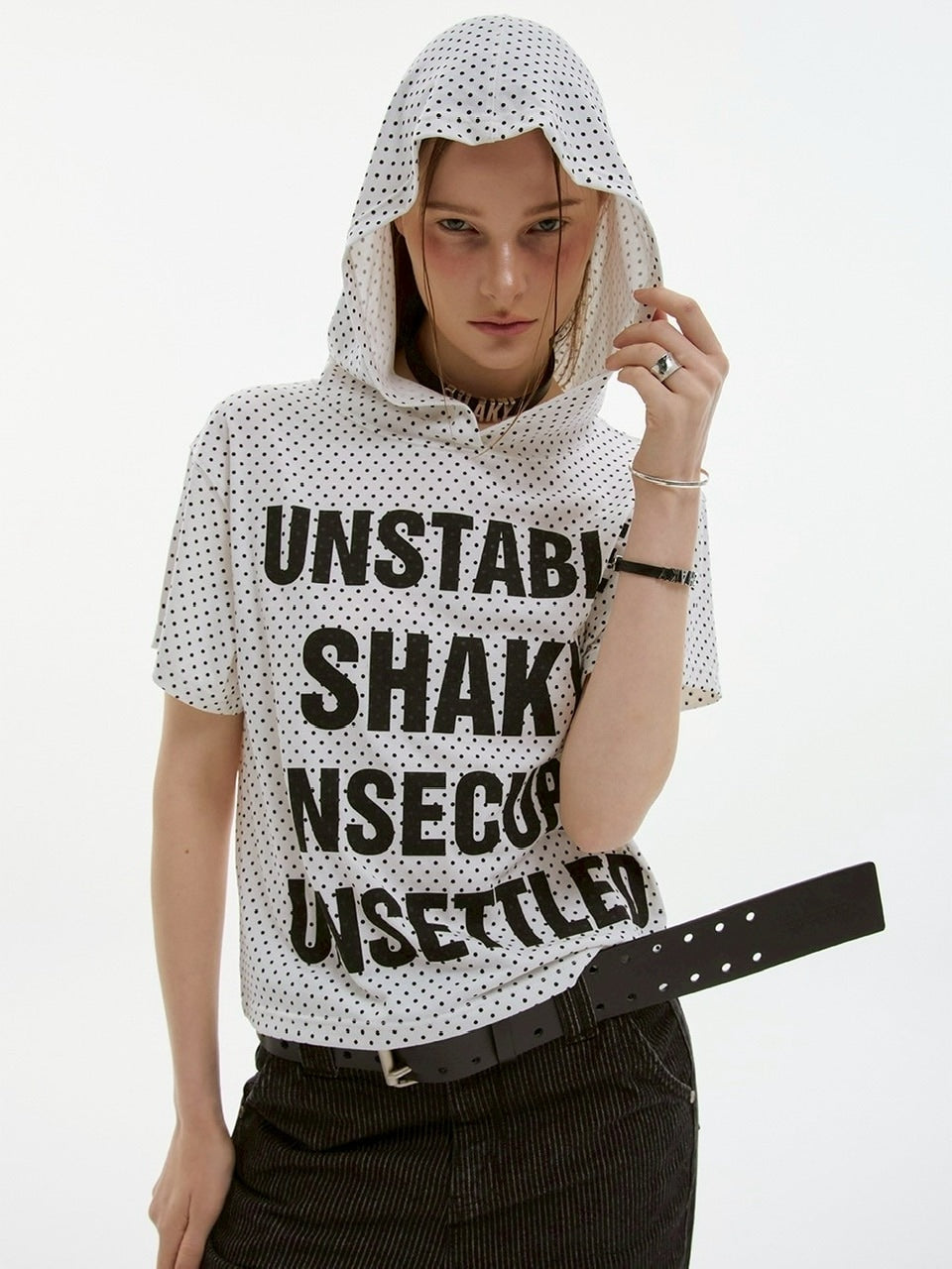 【ESC STUDIO】quadruple shaky hoodie / 【イーエスシーステュディオ】クアドルプルシャイキーロゴフード付き半袖Tシャツ