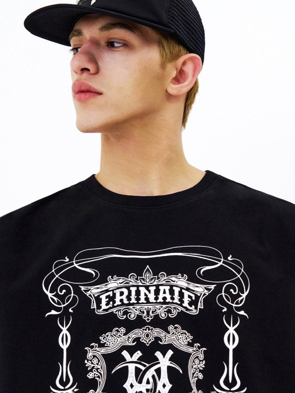 【E RIN AI E】MOON SHORT SLEEVE TEE