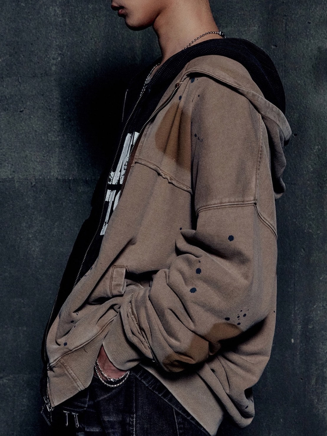【NOMANUAL】DETACHED PATCH HOODED ZIP-UP