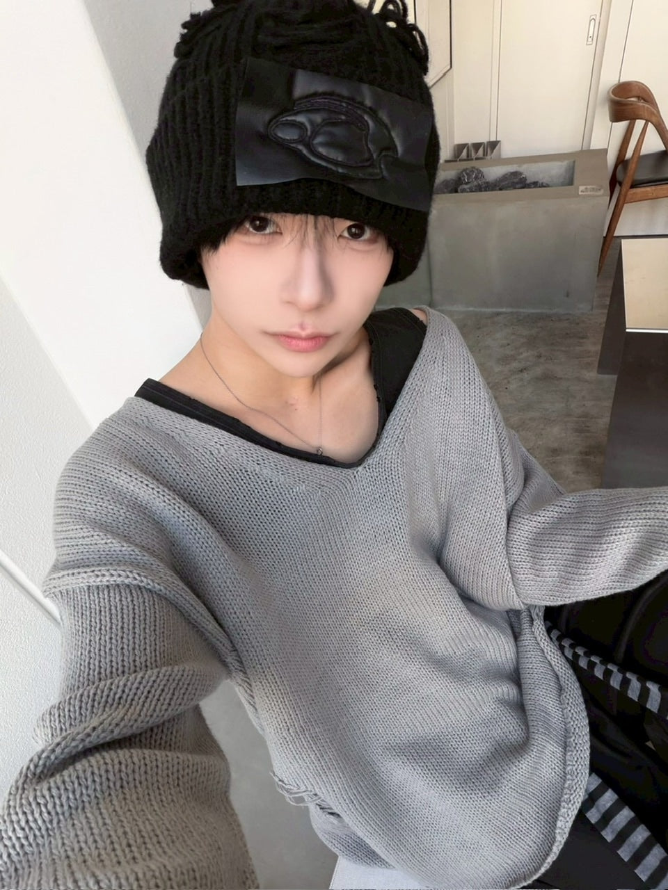 受注制【LUV CODE】v neck damage knit (2color)