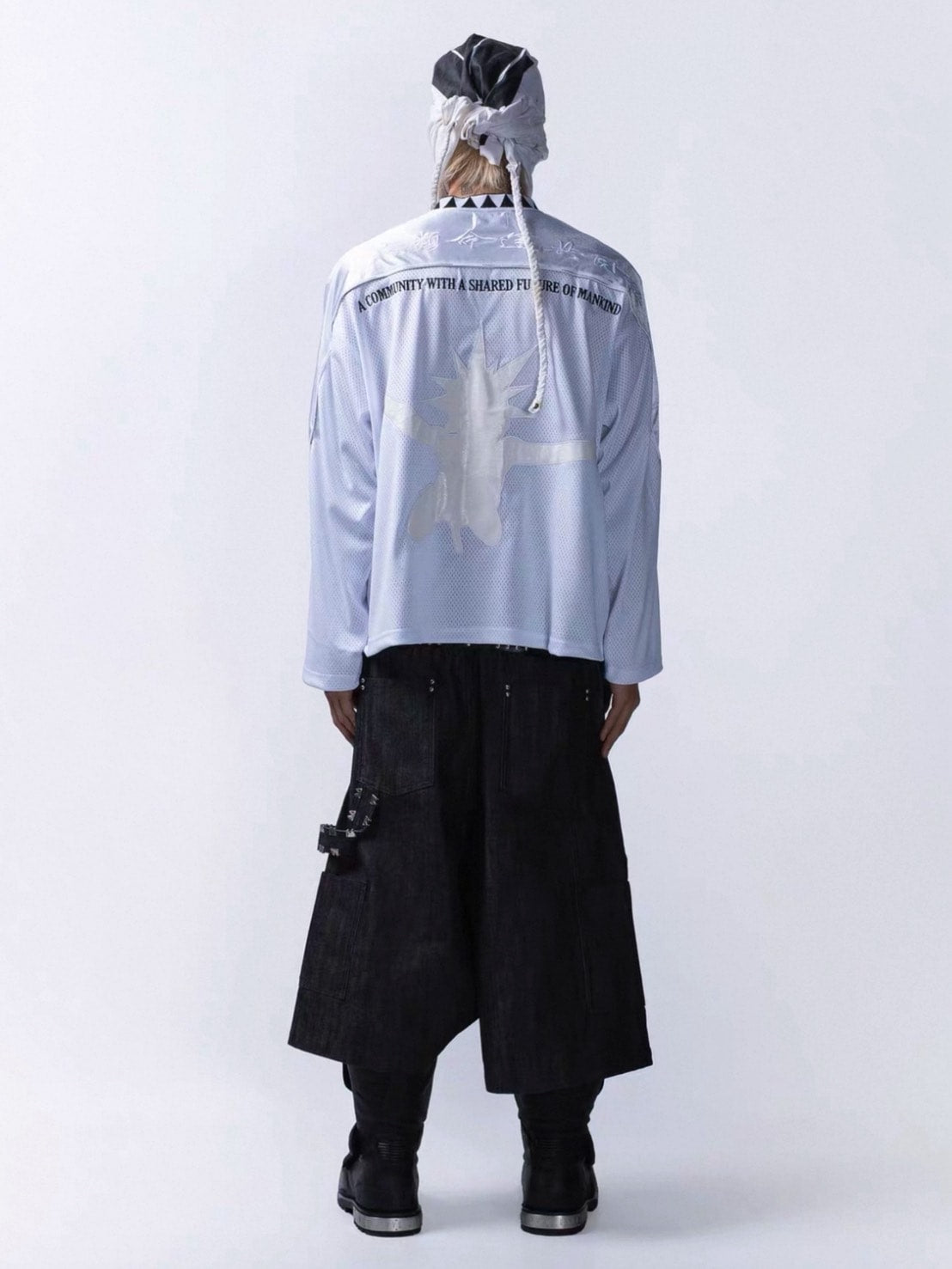 【F.V.V.O】33 Padded Shoulder V-Neck Jersey / 【フリーワールドオーダー(エフヴィーヴィーオー)】ナンバーデザイン長袖Tシャツ