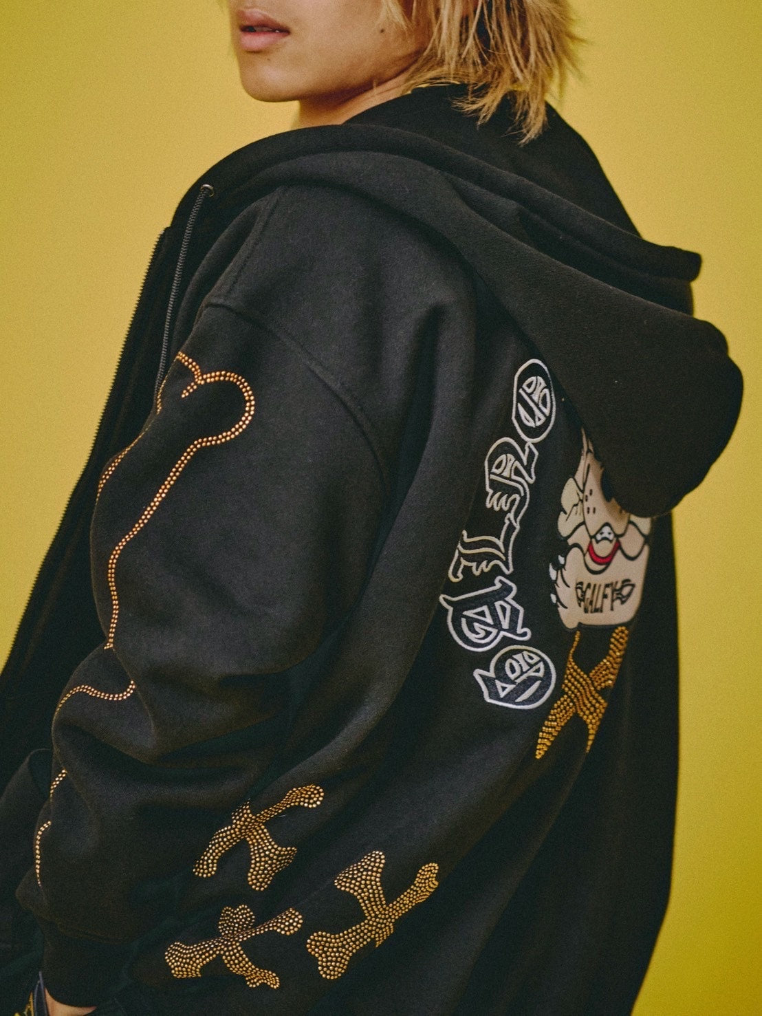 【GALFY】ピカピカ骨骨パーカー