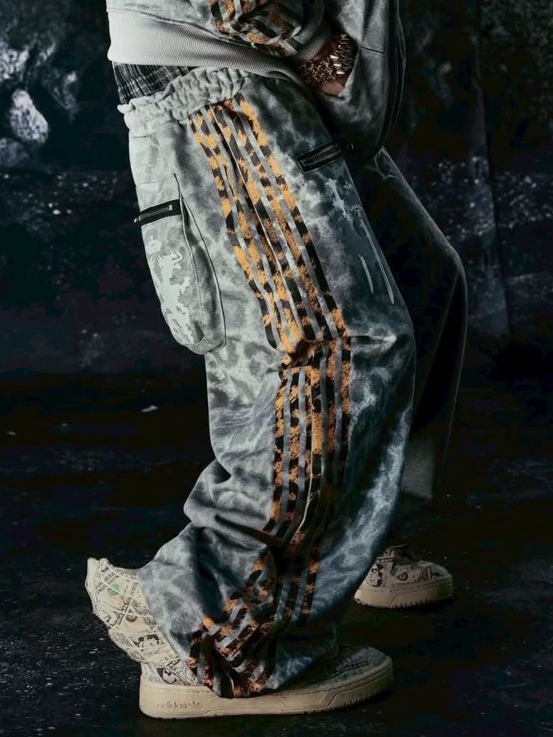 【Cozy world Wide】"25 LEOPARD" ROYAL PANTS / 【コージーワールドワイド】レオパードラインスウェットパンツ