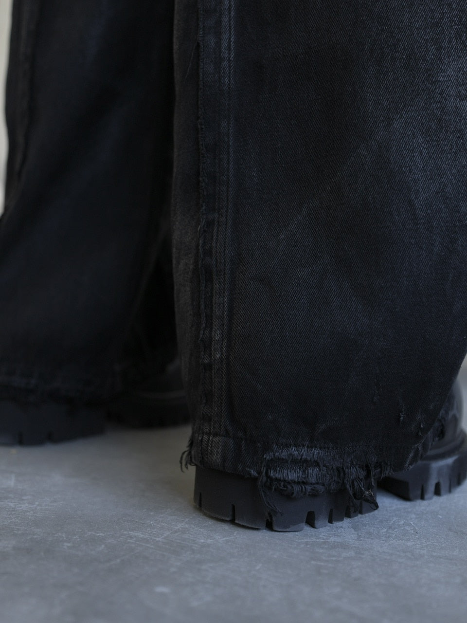 【CHIKASHITSU PLUS HIGH】Washed coating denim pants