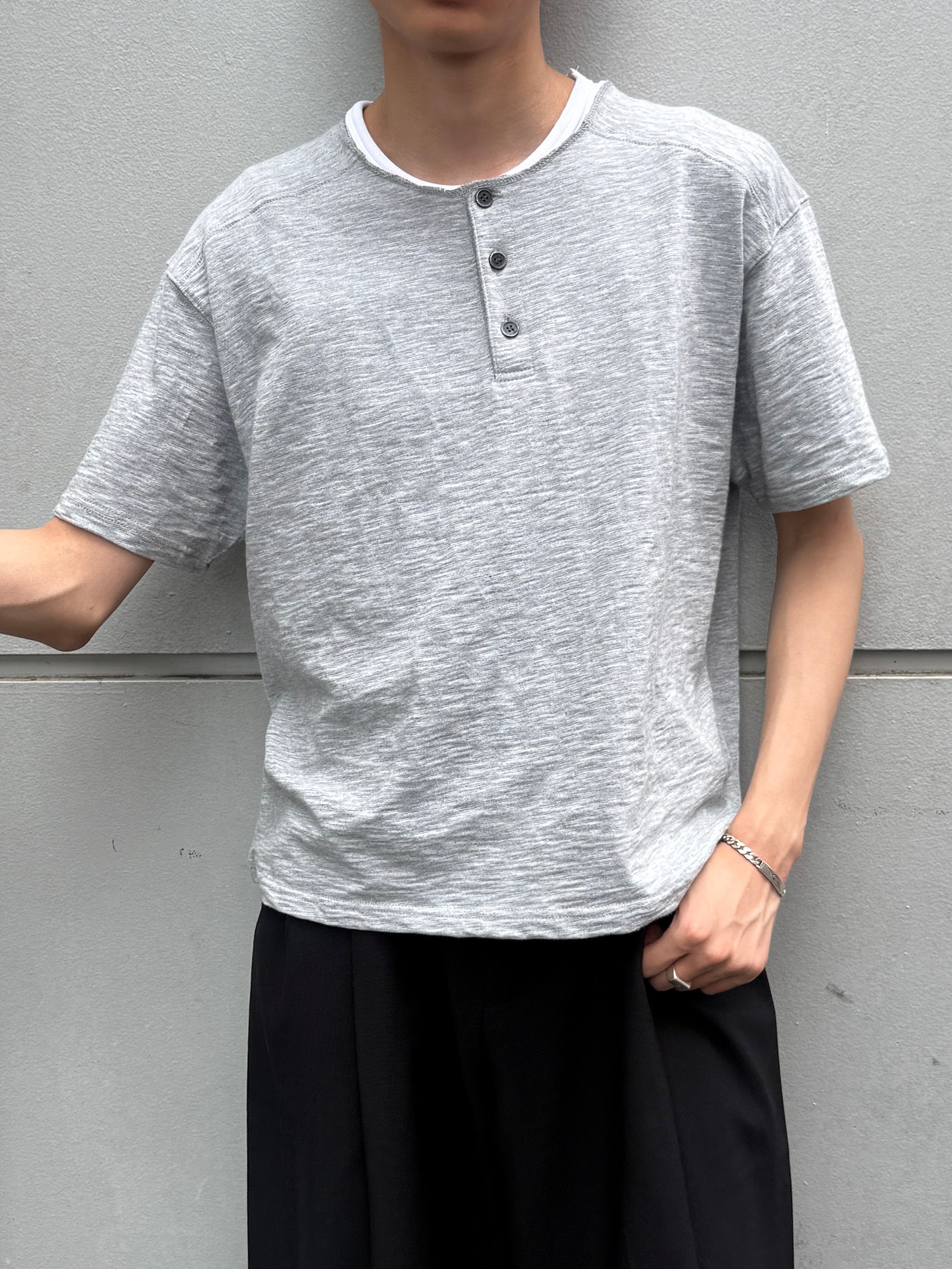 東京店WEB限定受注制【Chikashitsu +】cropped henley neck tee (3color)