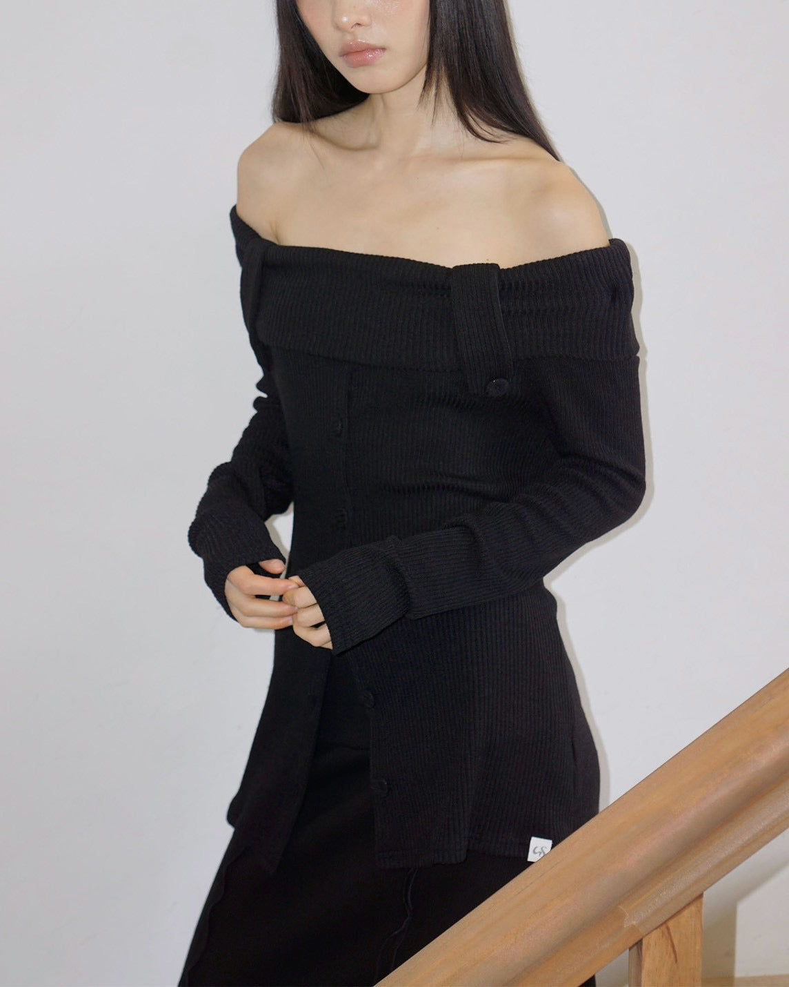 【Uglyshadow】BUTTON OFF-SHOULDER KNIT