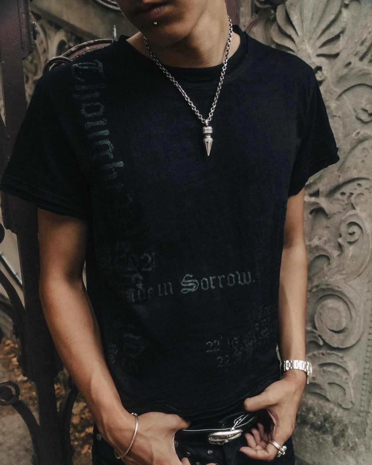 【Thought We Friends】L Raw Hem T-shirt