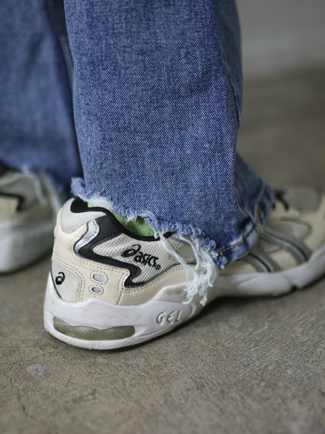 受注制【Chikashitsu +】flare damage denim pants (2color)