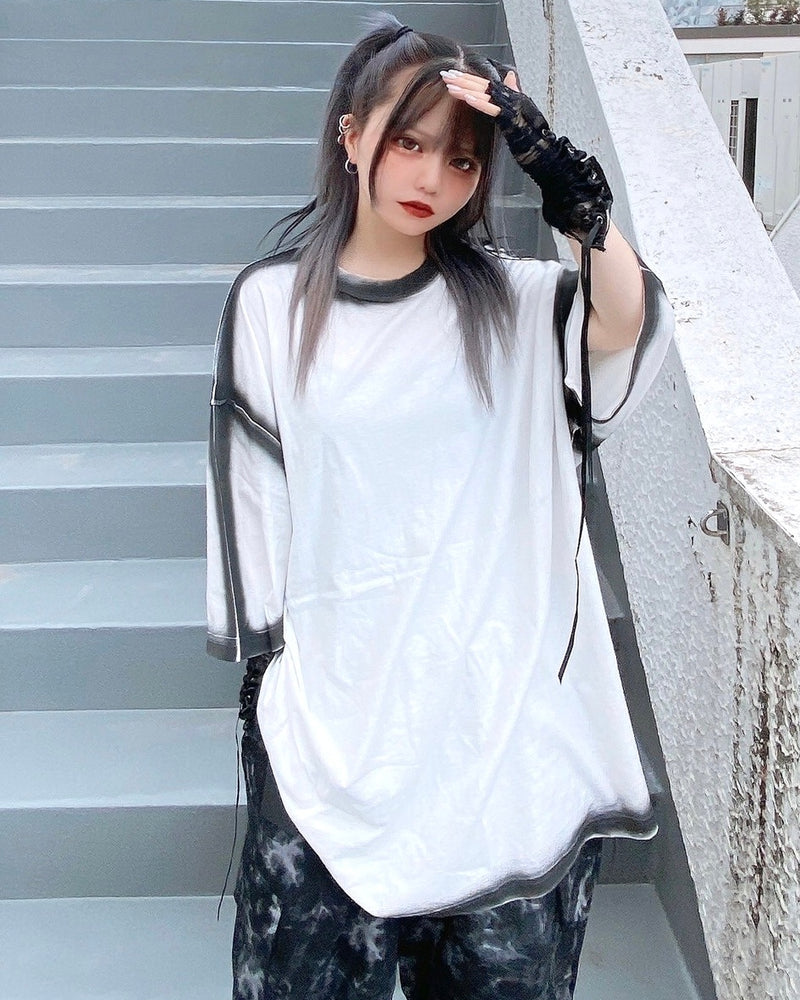 受注制【Never mind the XU】spray tee (2color)