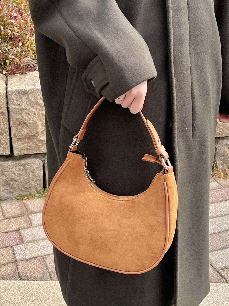受注制【Chikashitsu +】suede moon hand bag (2color)