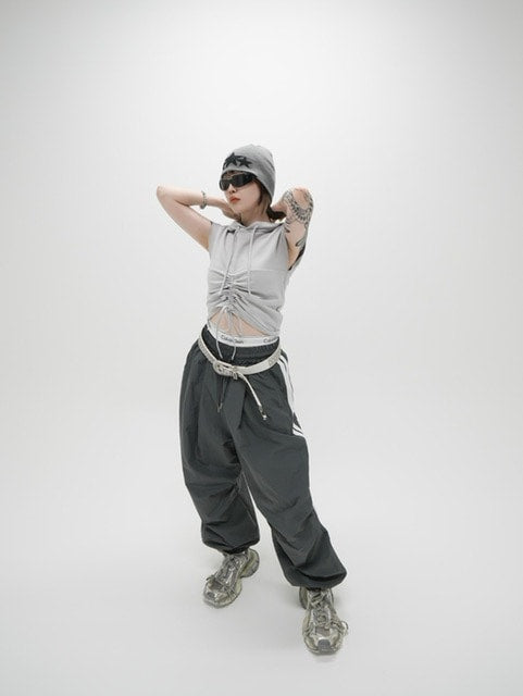 受注制【Never mind the XU】shirring cropped hoodie (2color)