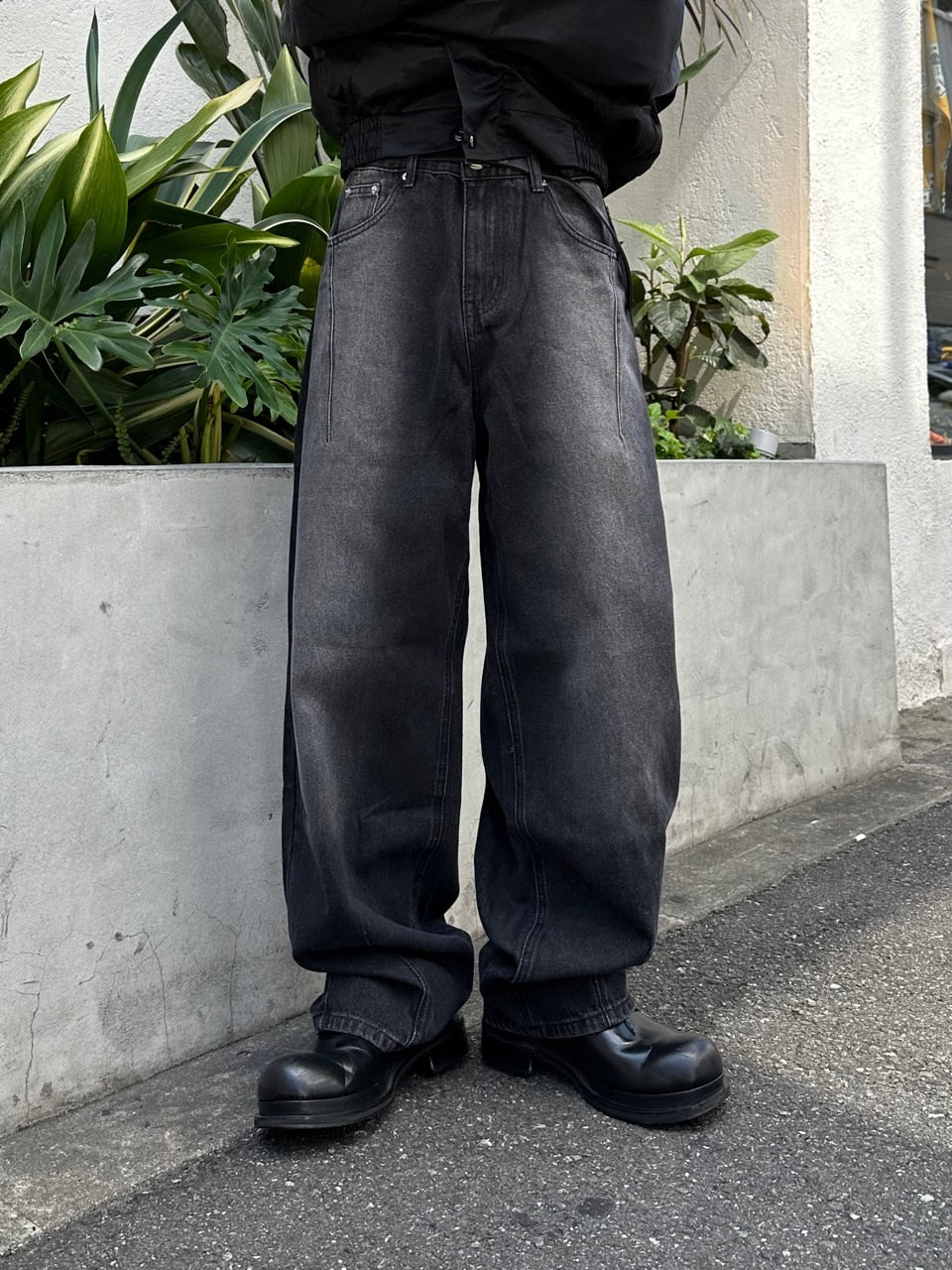 大阪店WEB限定受注制【Chikashitsu +】washing wide denim pants (2color)
