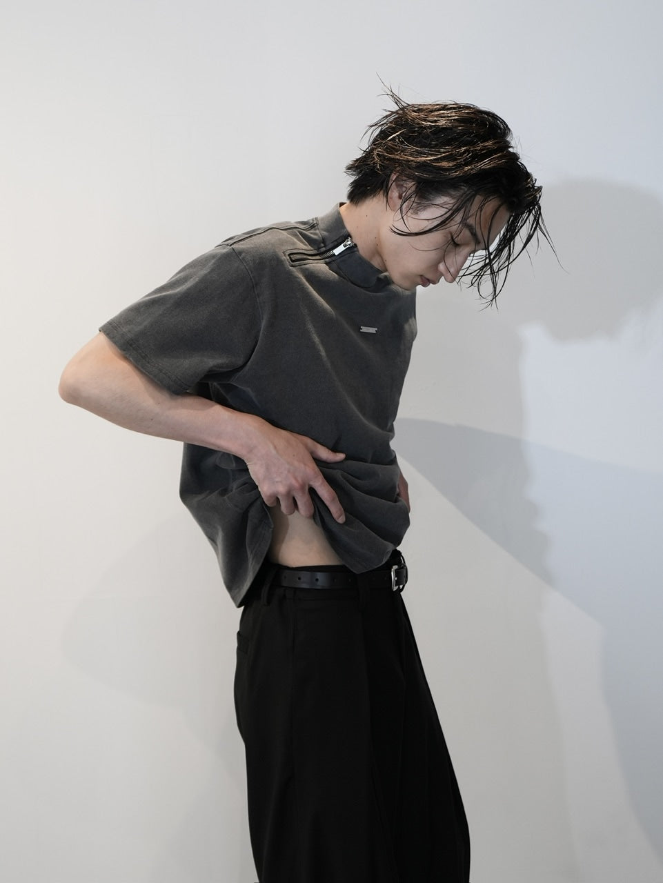 【CS】Shoulder zip mockneck tee (pigment black) / 【シーエス】ショルダージップモックネック半袖Tシャツ