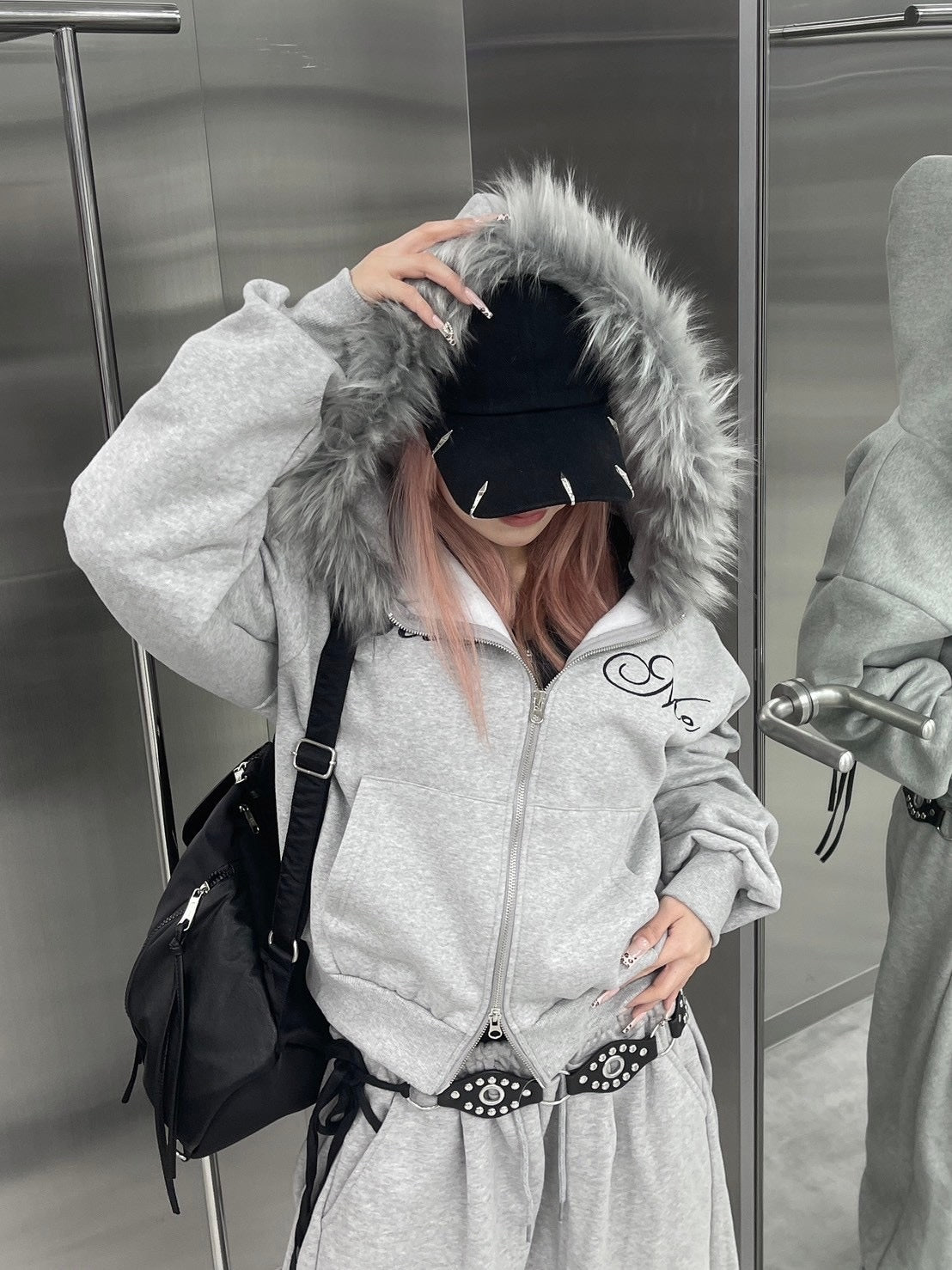 【nmtc +】embroidery fur zip up hoodie (2color)