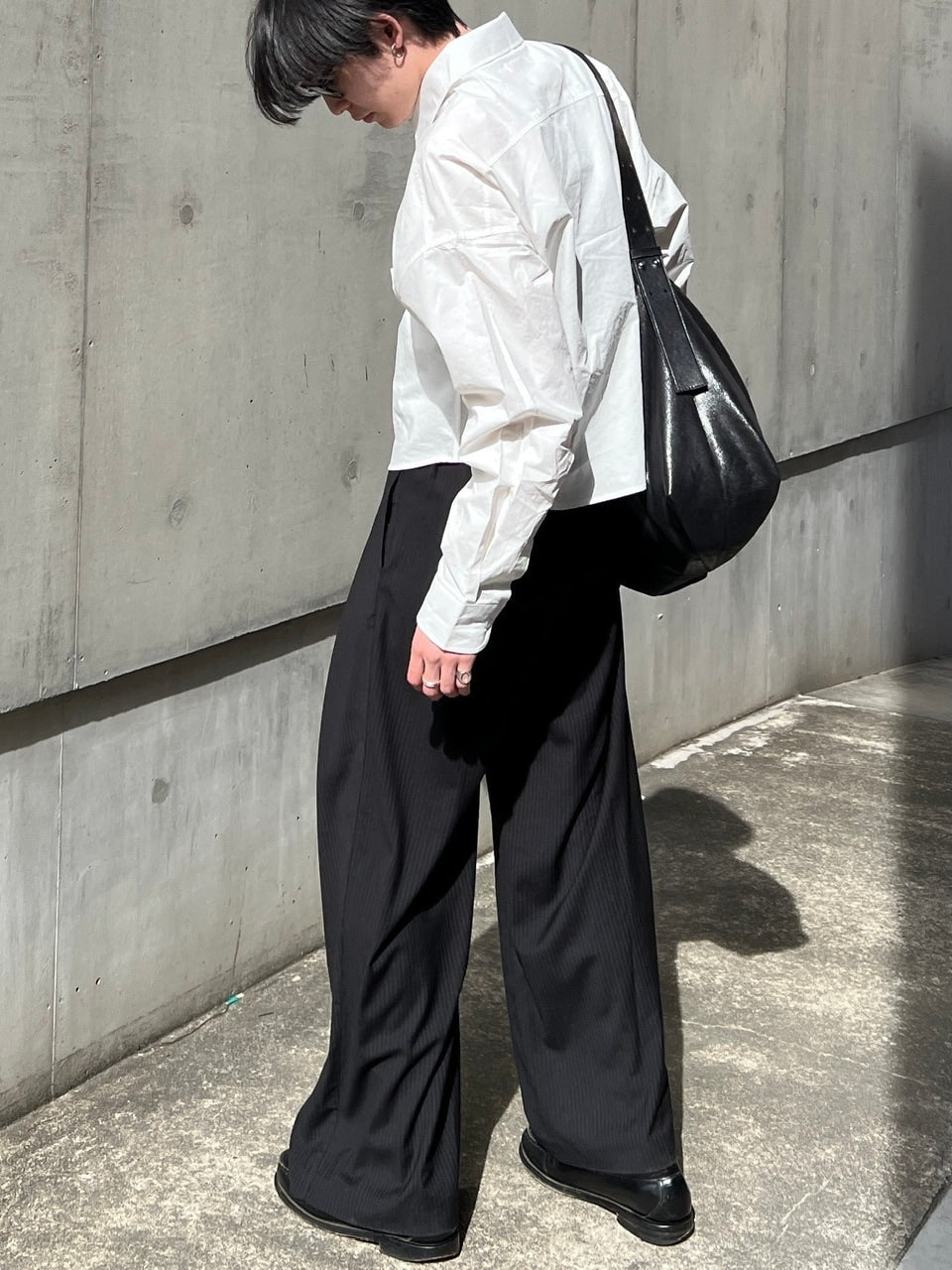 東京店WEB限定受注制【Chikashitsu +】Loose fit cropped shirt (2color)