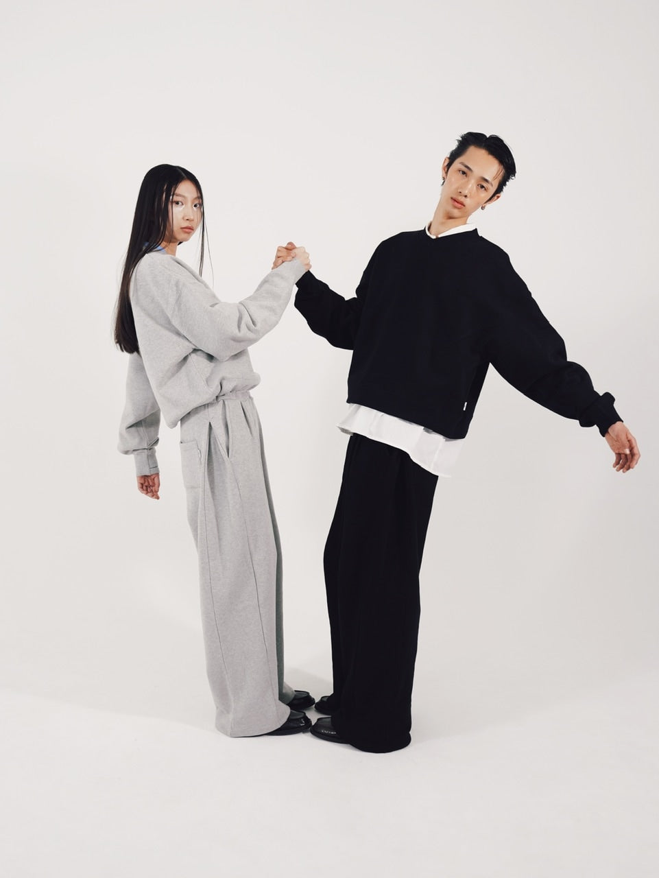 【CS】cropped vneck sweat shirt (black)