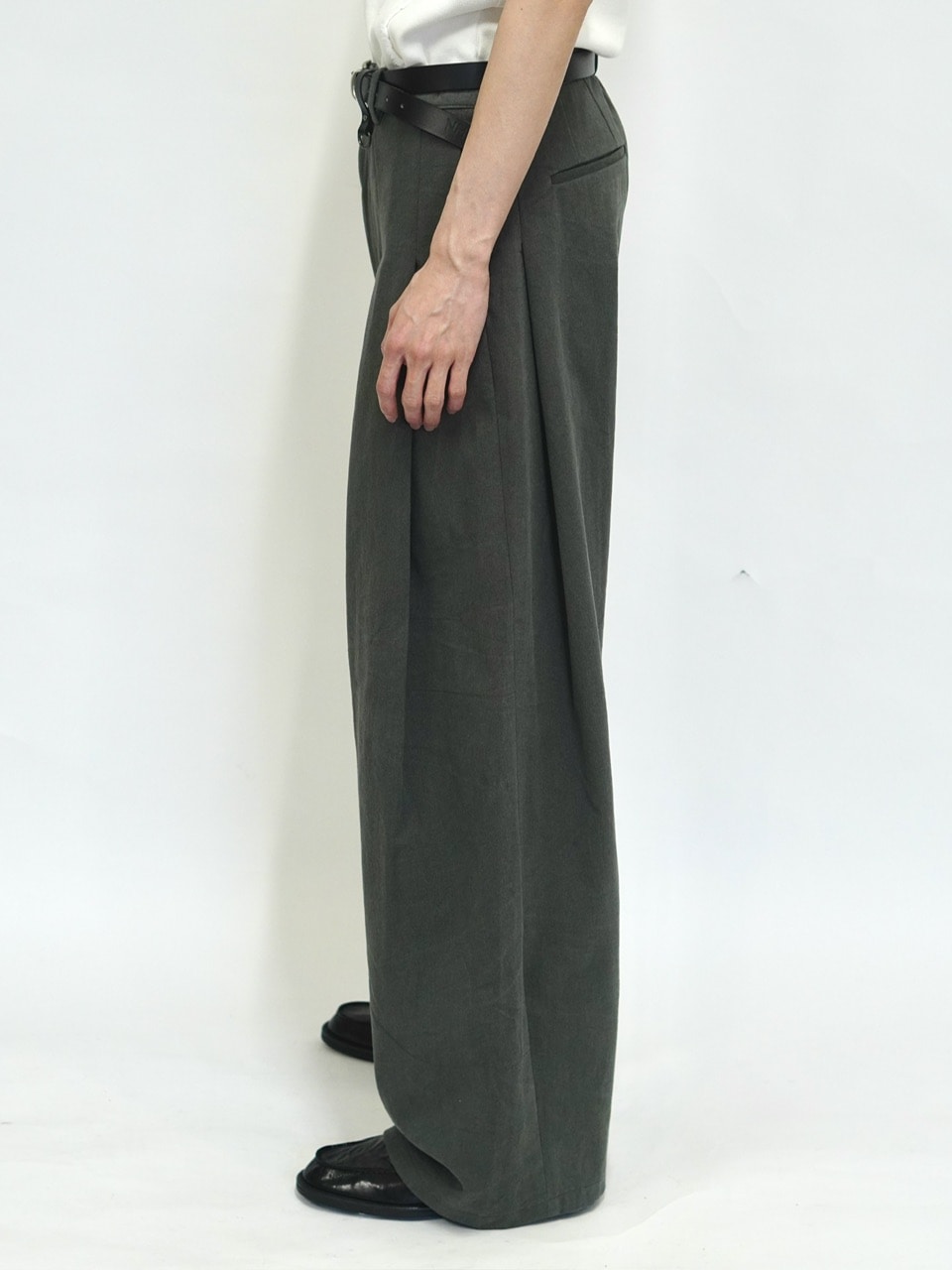 東京店WEB限定受注制【Chikashitsu +】deep tuck cotton wide slacks (3color)